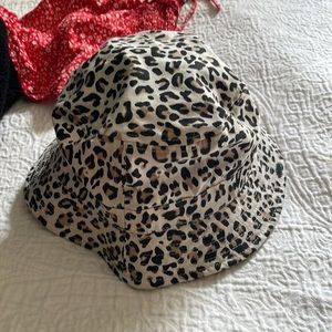 Women’s bucket hat never worn new with tag